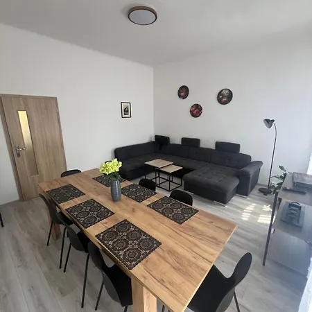 Listopad 17 Apartment *
