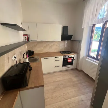 Apartment Listopad 17 *