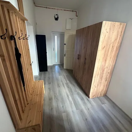 Listopad 17 Apartment *
